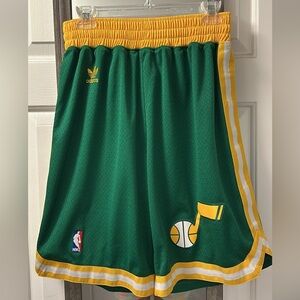 Retro Adidas Vintage Utah Jazz NBA Basketball Shorts w/ embroidered logo. Size M